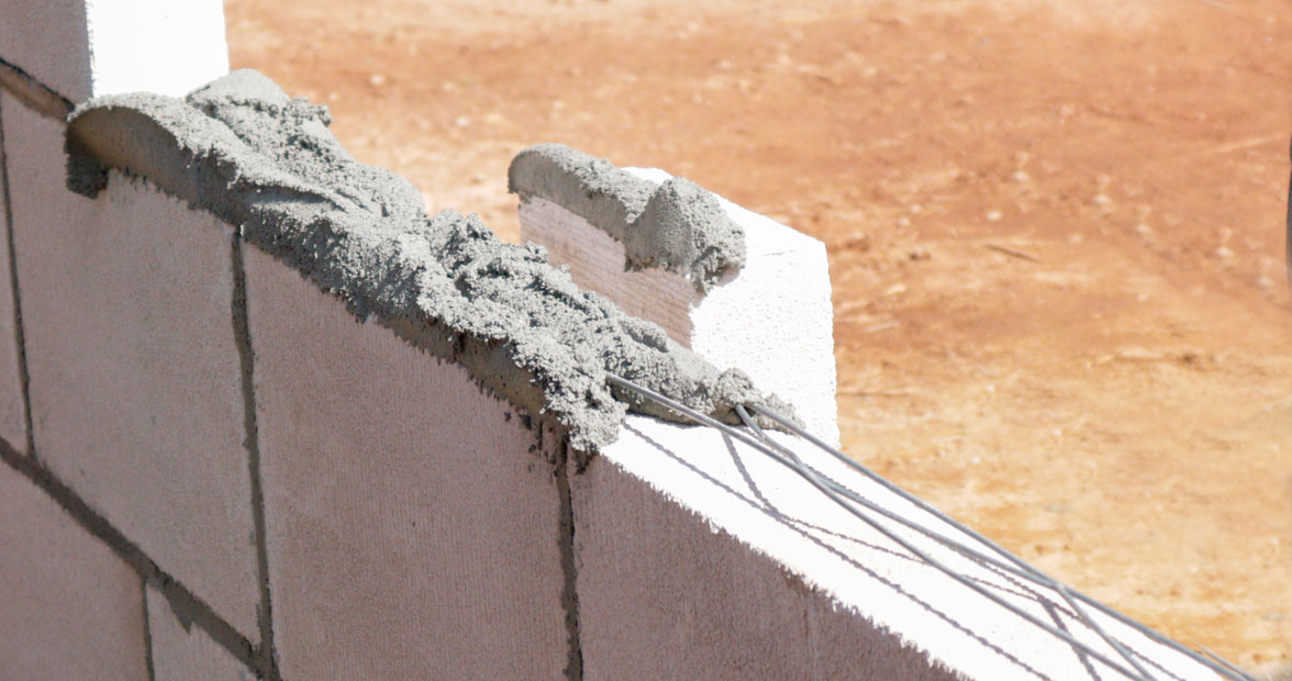 dvgsical-cpatla-elevacao-da-alvenaria-em-blocos-de-concreto-celular-autoclavado-murfor Vista da execução da estrutura de concreto armado do primeiro pavimento